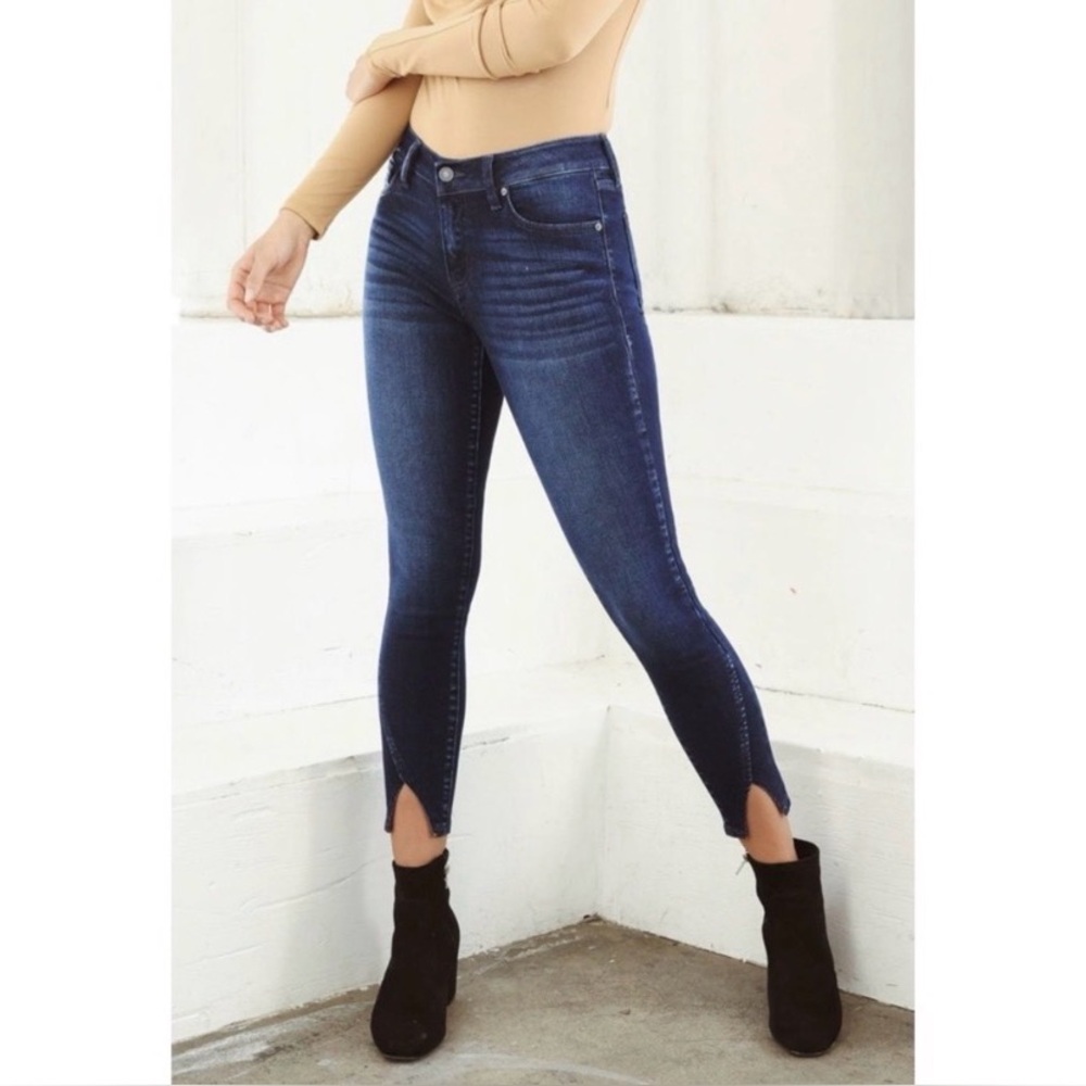 KanCan | Dark-Wash Denim Crossover Split-Hem Mid-Rise Skinny Jeans Sz 3/25